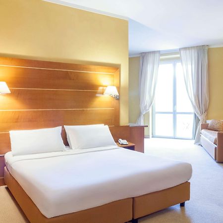 ホテル Ibis Styles Bari ジョヴィナッツォ エクステリア 写真