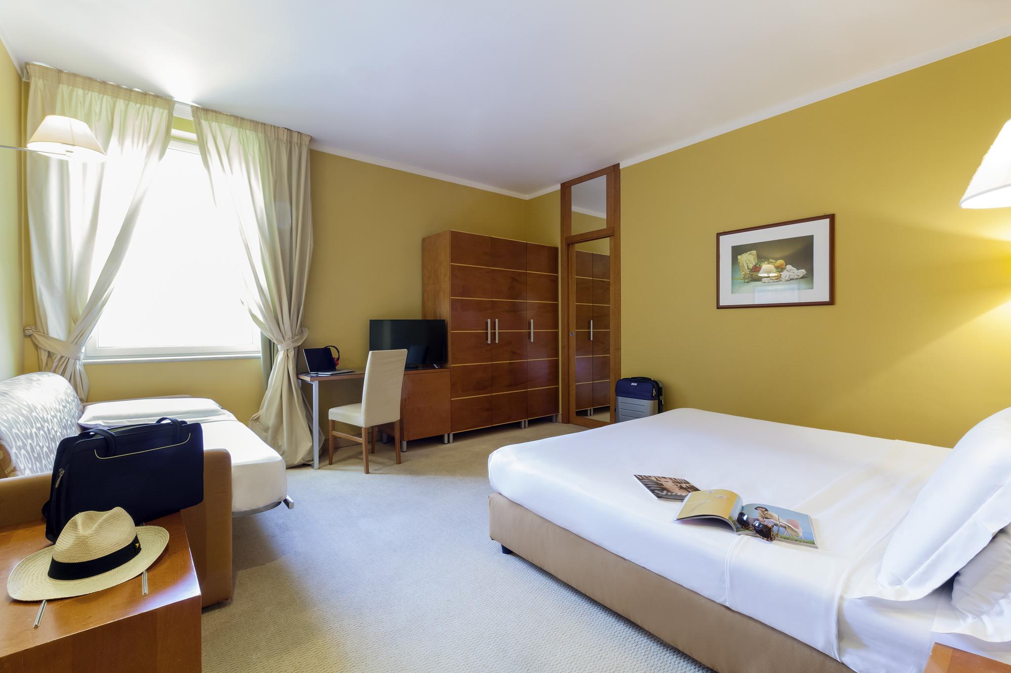ホテル Ibis Styles Bari ジョヴィナッツォ エクステリア 写真