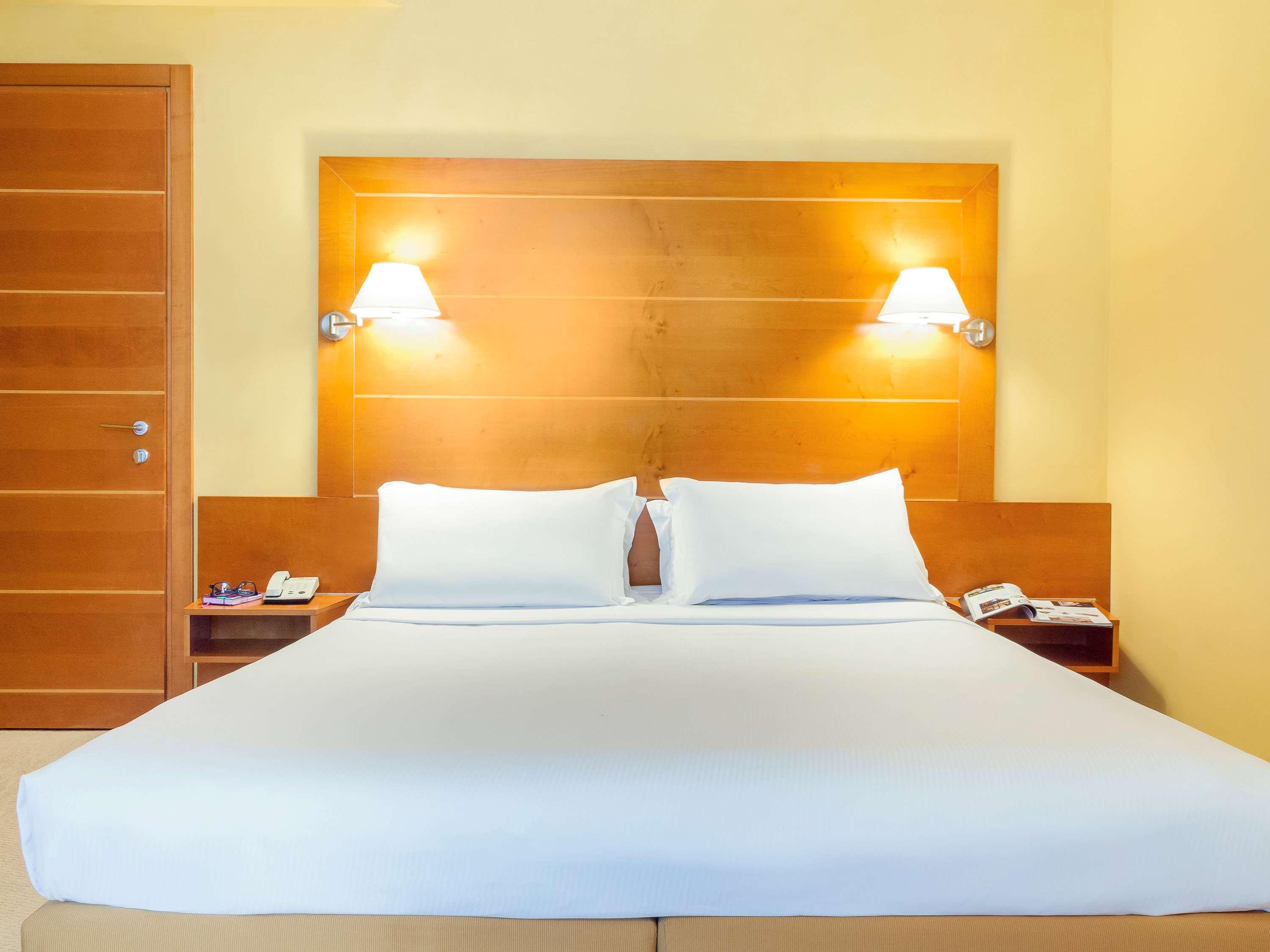 ホテル Ibis Styles Bari ジョヴィナッツォ エクステリア 写真