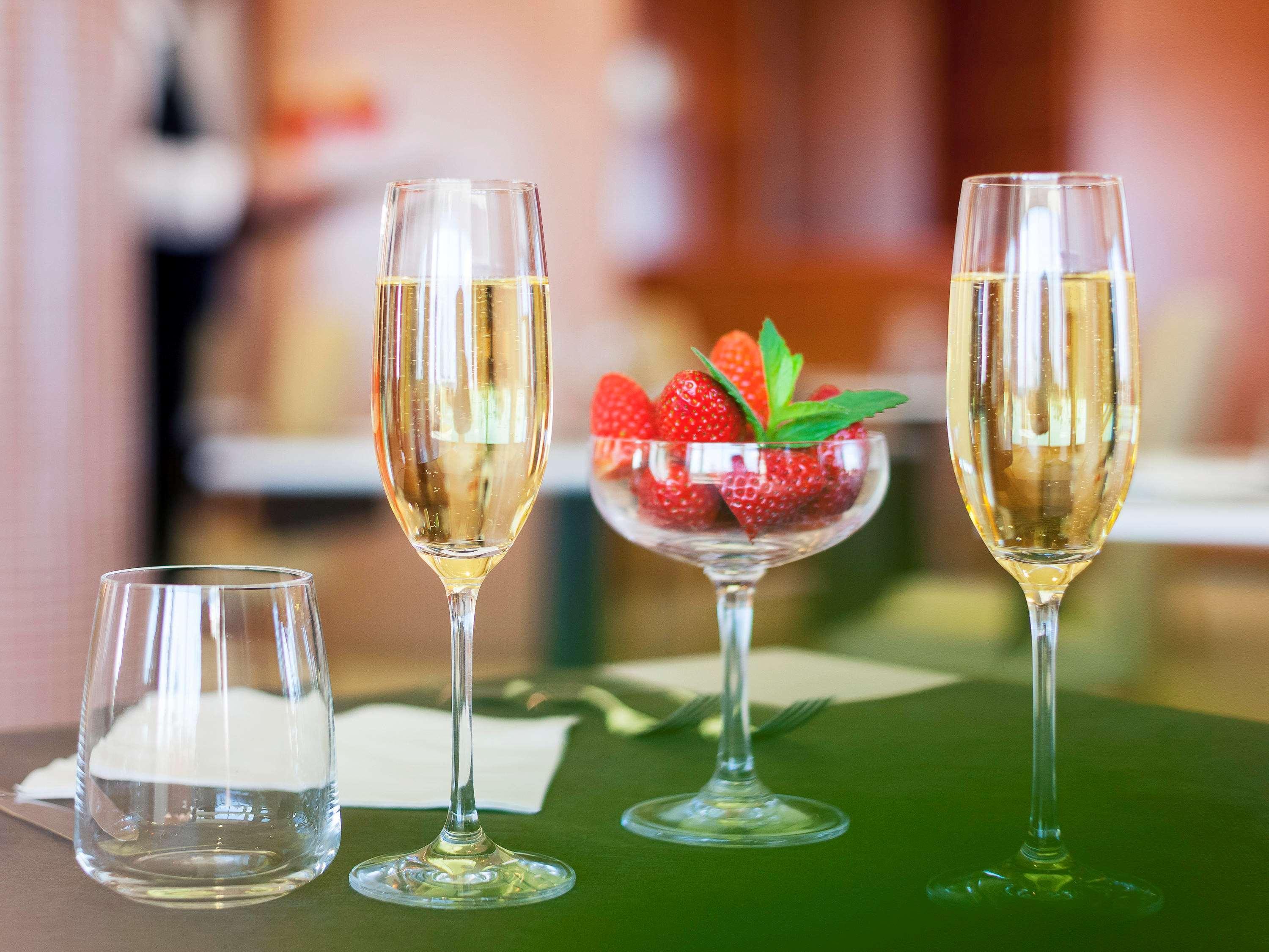 ホテル Ibis Styles Bari ジョヴィナッツォ エクステリア 写真
