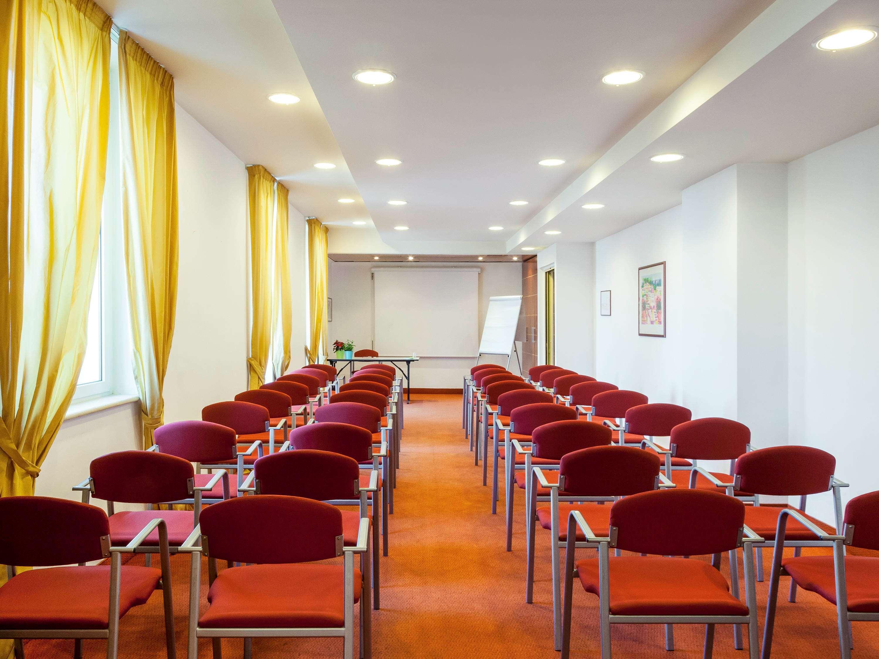 ホテル Ibis Styles Bari ジョヴィナッツォ エクステリア 写真