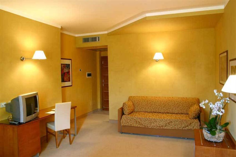 ホテル Ibis Styles Bari ジョヴィナッツォ エクステリア 写真