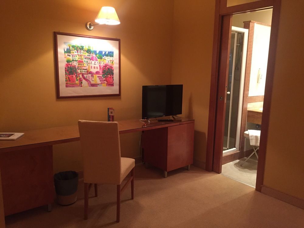 ホテル Ibis Styles Bari ジョヴィナッツォ エクステリア 写真