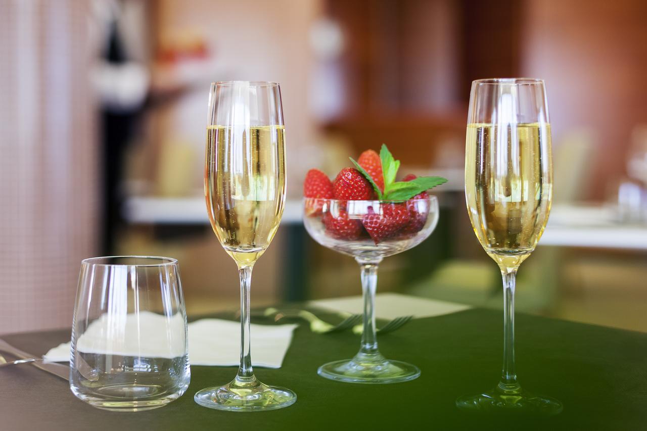 ホテル Ibis Styles Bari ジョヴィナッツォ エクステリア 写真