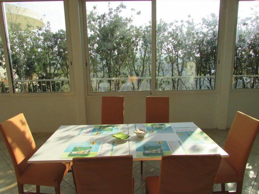 ホテル Ibis Styles Bari ジョヴィナッツォ エクステリア 写真