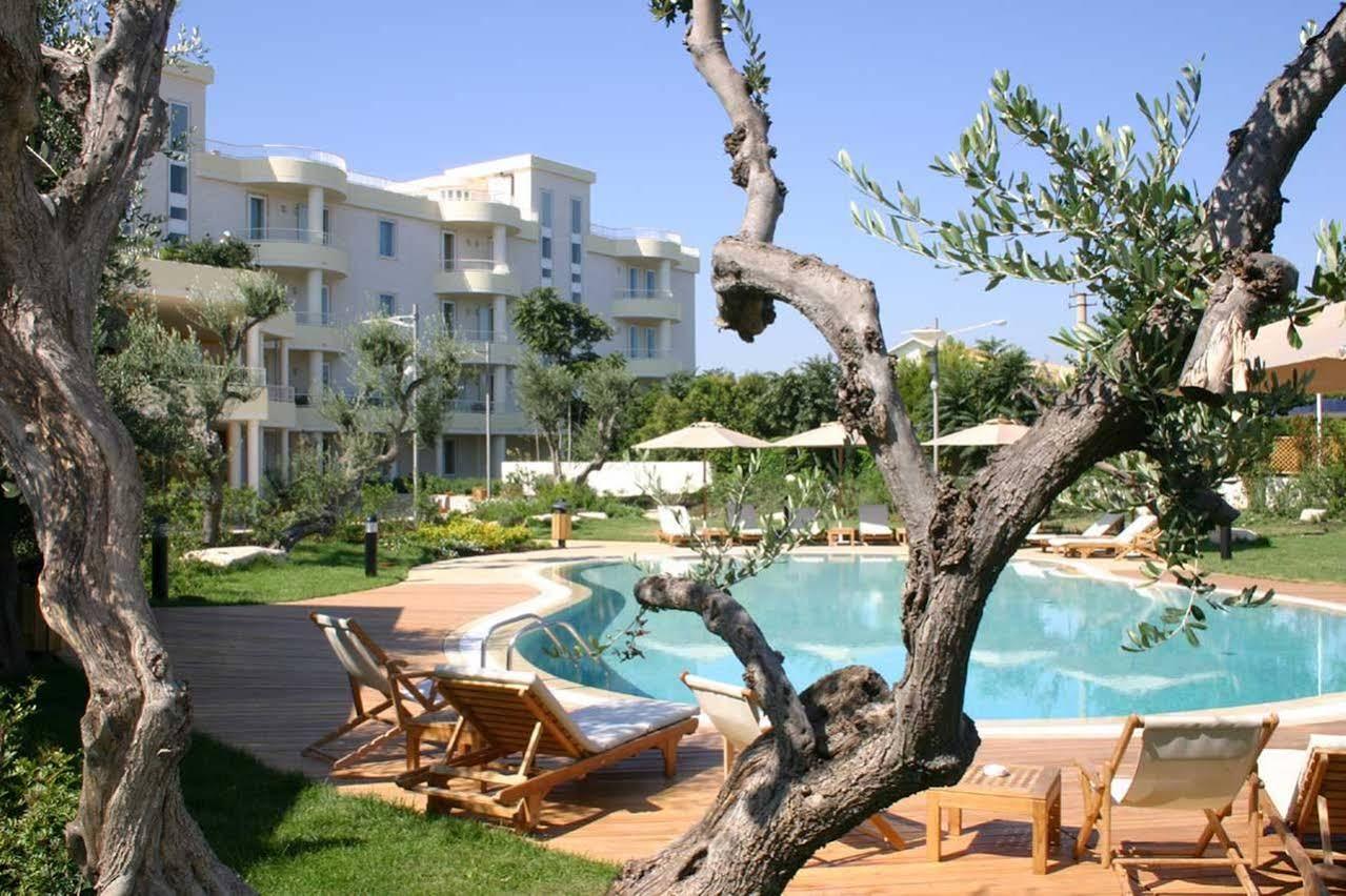 ホテル Ibis Styles Bari ジョヴィナッツォ エクステリア 写真